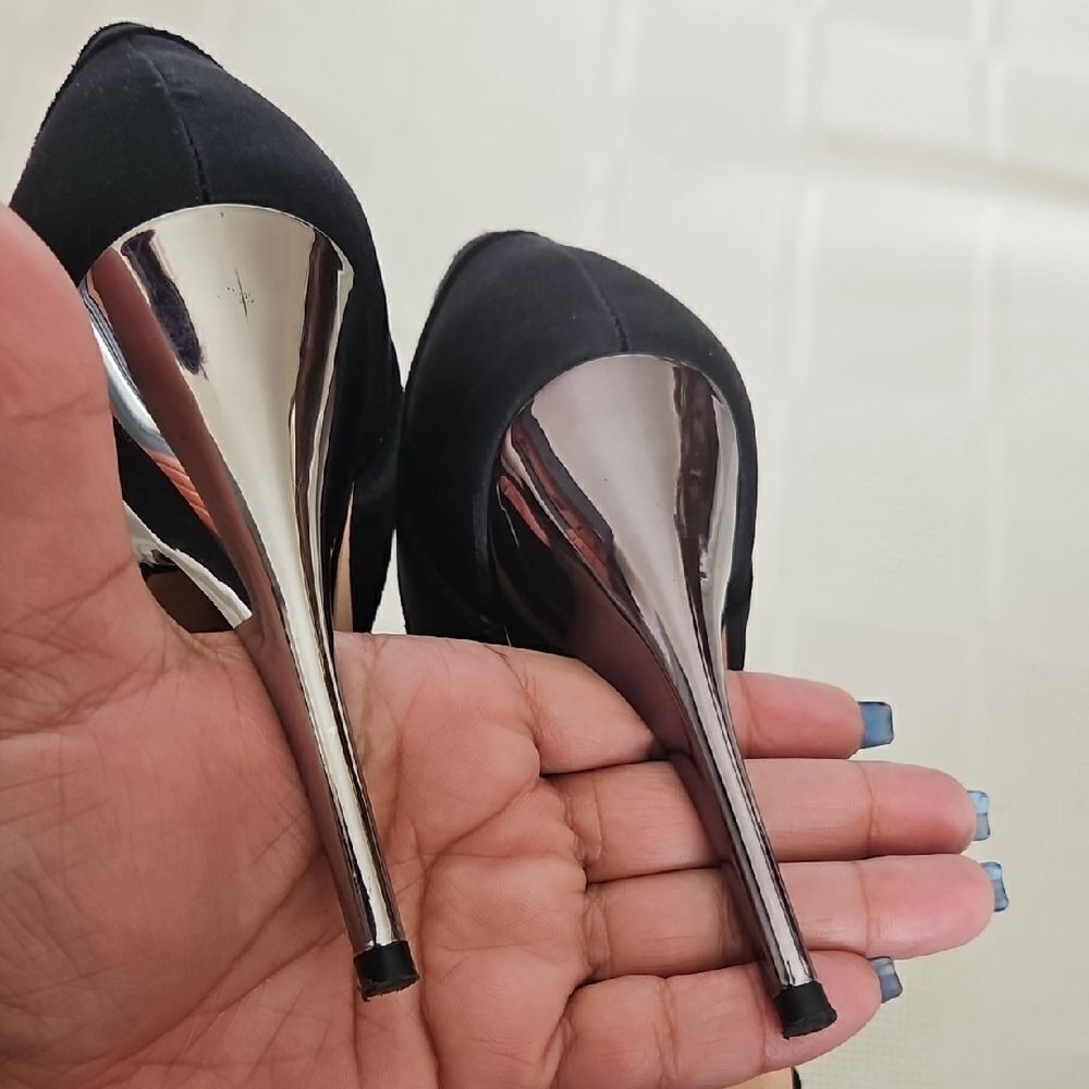 BCBGMAXAZRIA Women's Black Heels - Picture 14 of 16
